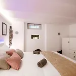 Love- By Myhomeincomo Como