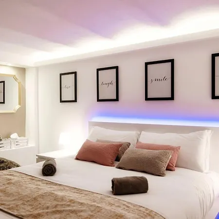 Love- By Myhomeincomo Apartment Como