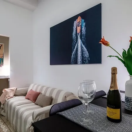 Love- By Myhomeincomo Apartment Como